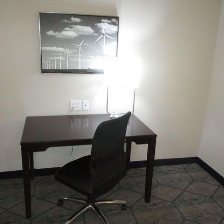 Best Western Plus McPherson Exterior foto