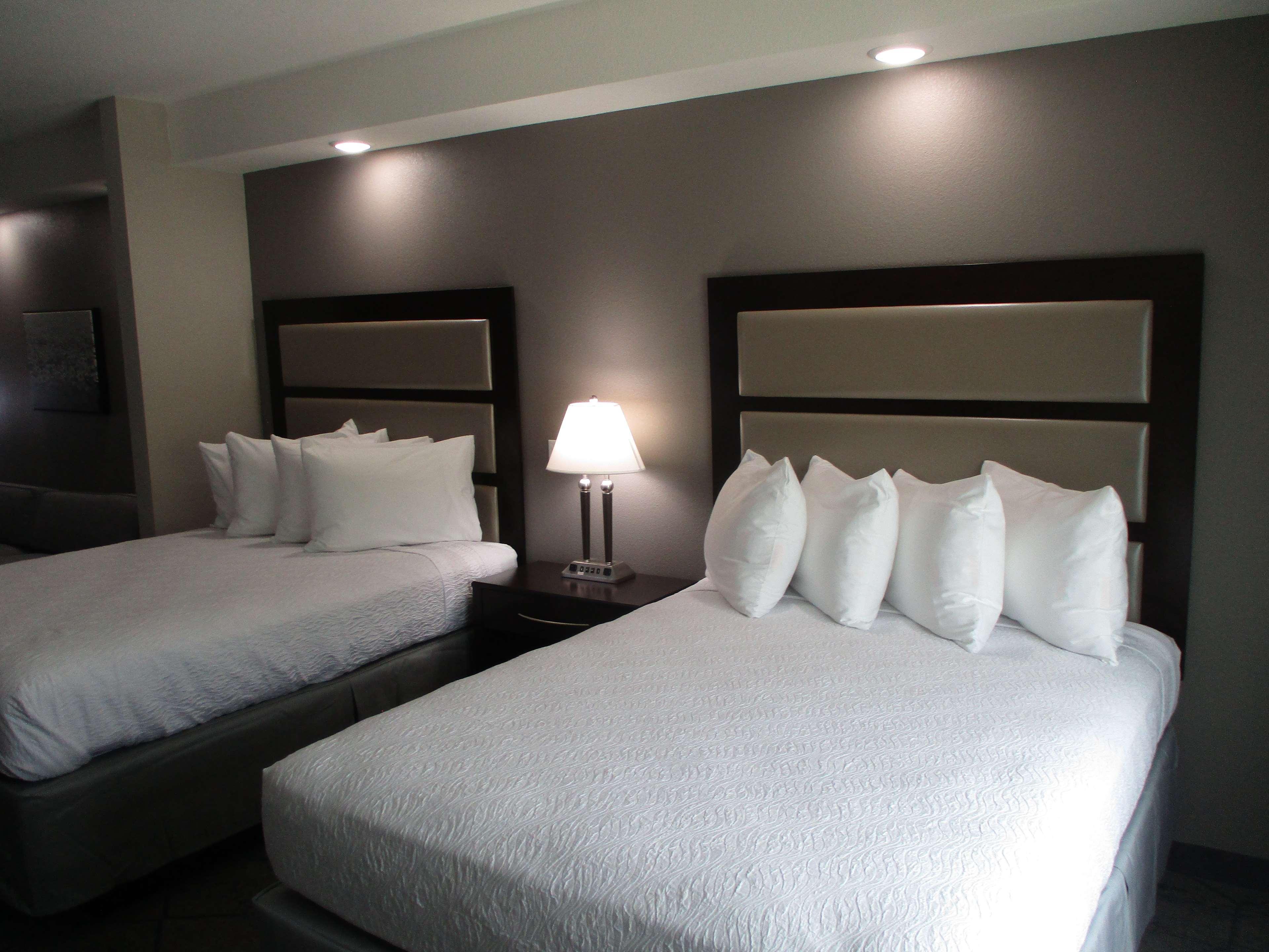 Best Western Plus McPherson Exterior foto