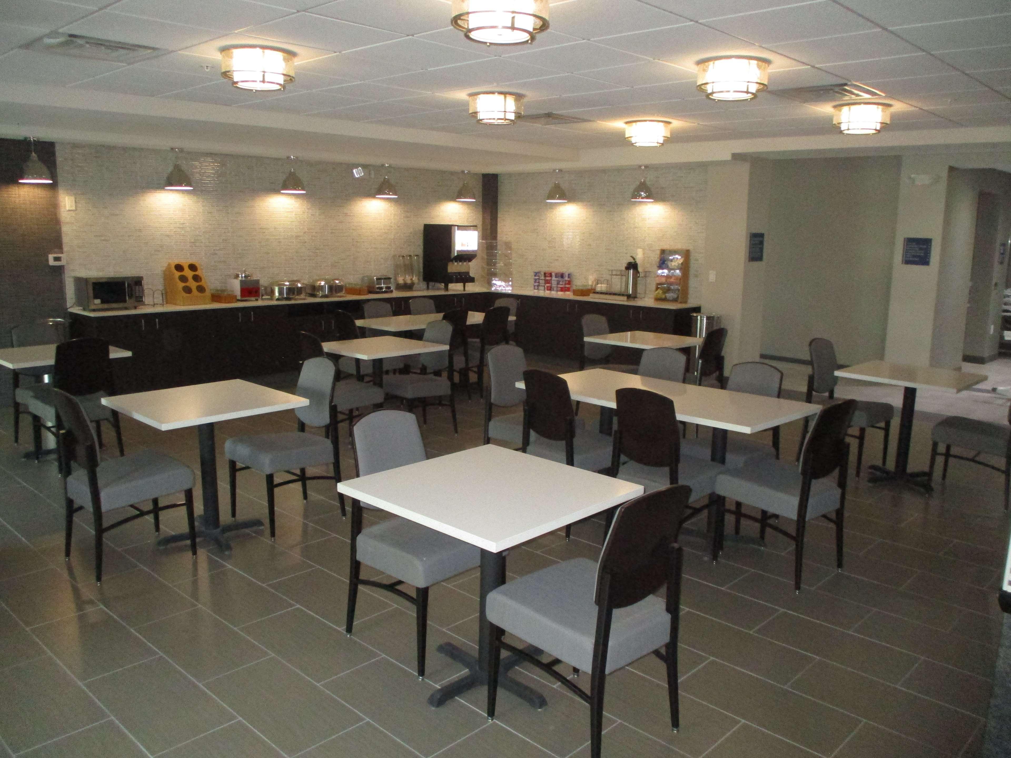 Best Western Plus McPherson Exterior foto