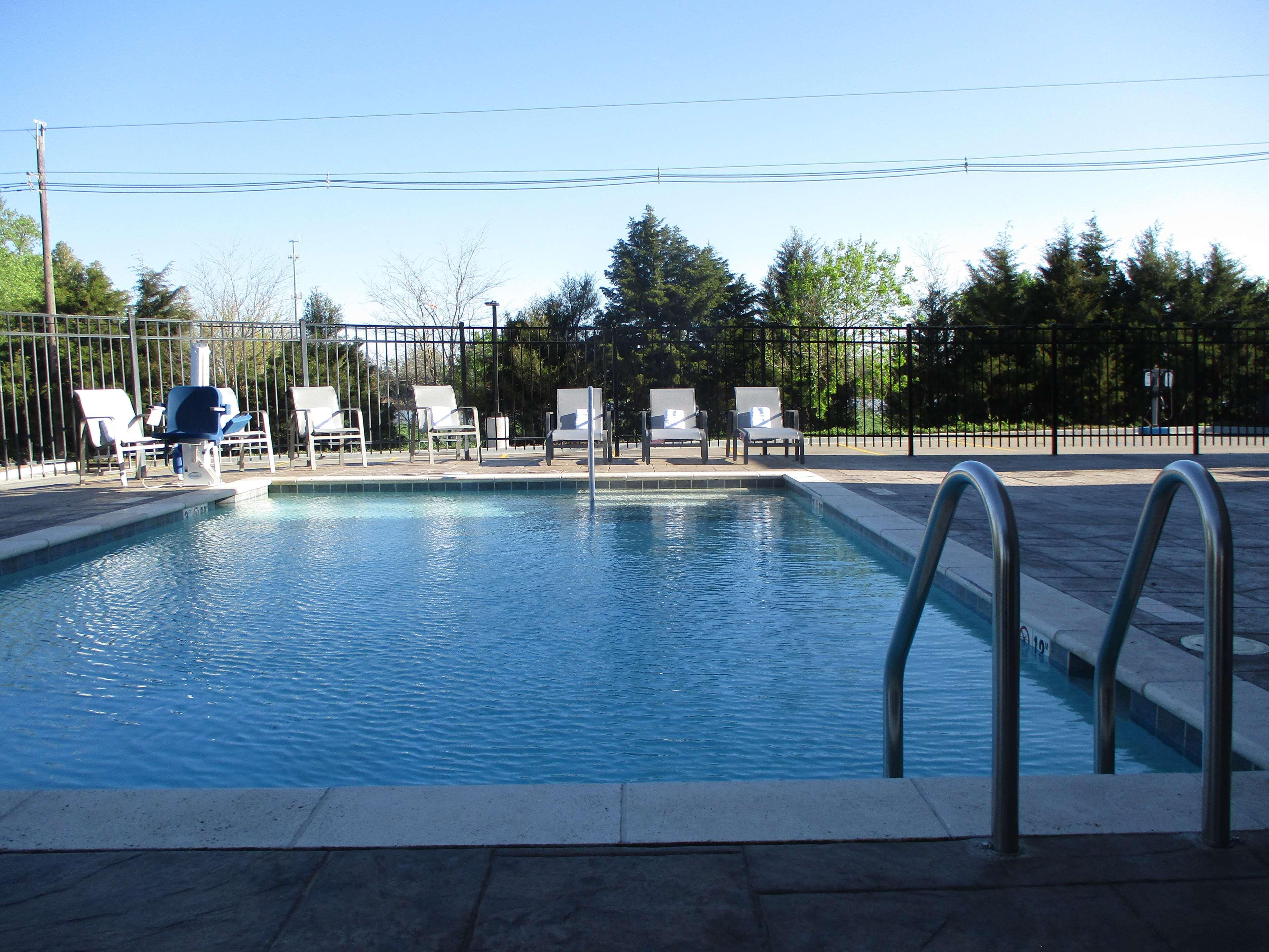 Best Western Plus McPherson Exterior foto